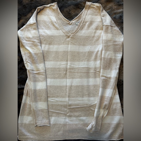 Old Navy Beige Knit Top - Picture 4 of 9